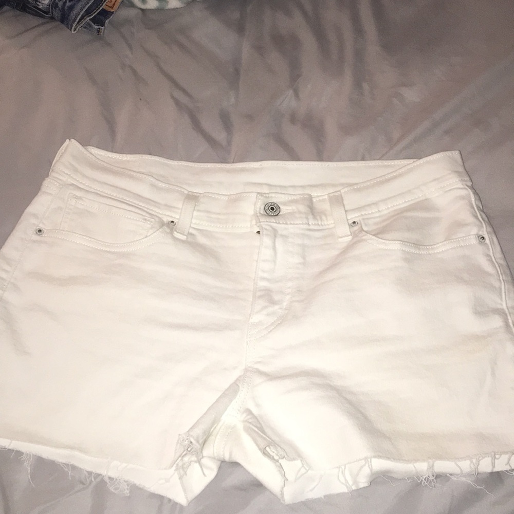 White Levi shorts